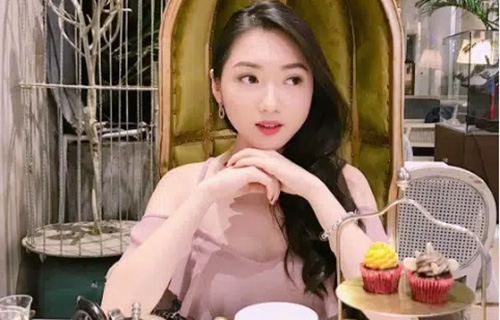 Cuộc sống sang chảnh của Chloe Nguyễn, cô nàng xinh xắn kiếm bộn tiền nhờ Youtube